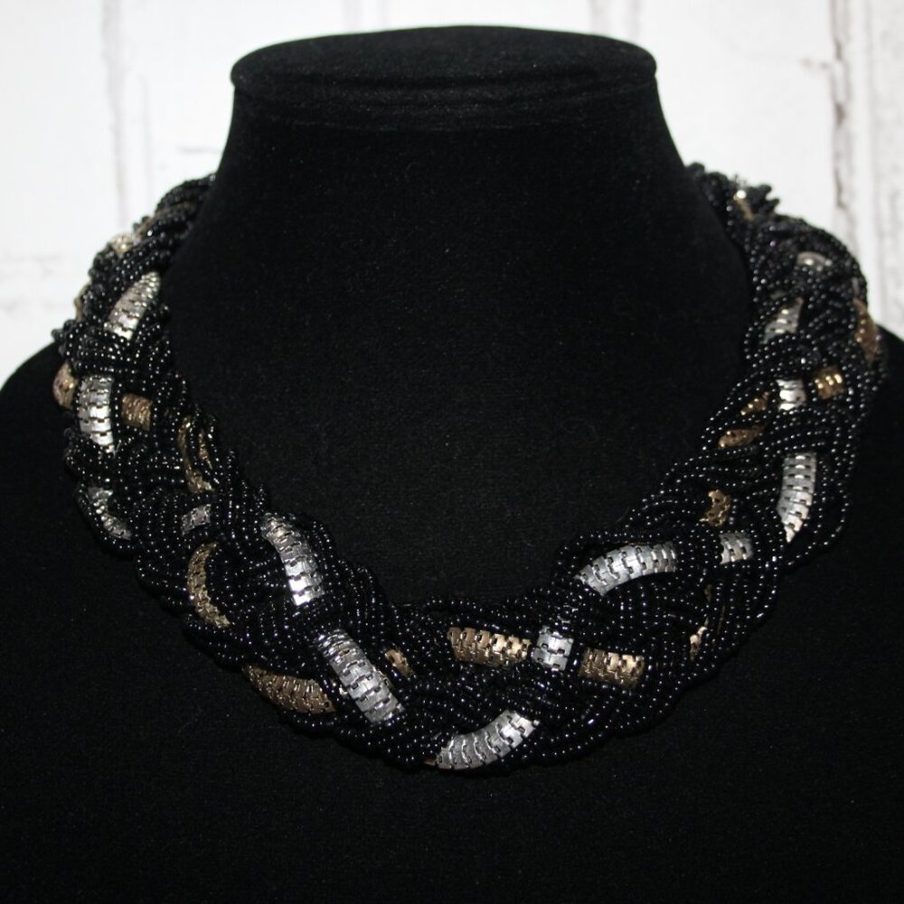 🖤✨ Beautiful Black Glass Beaded Statement Necklace ✨💛